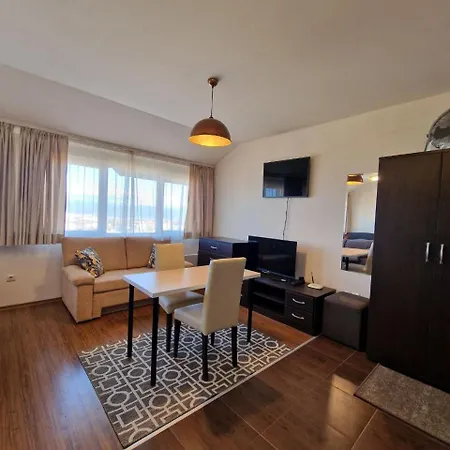 Apartment Tower Cozy With Mountain View