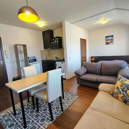 アパート Tower Cozy With Mountain View バンスコ