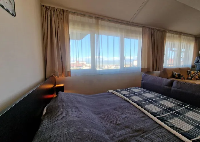 Tower Cozy With Mountain View *